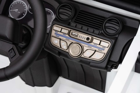 Pojazd Land Rover Defender 110 SVX Concept Biały Pojazd Land Rover Defender 110 SVX Concept Biały